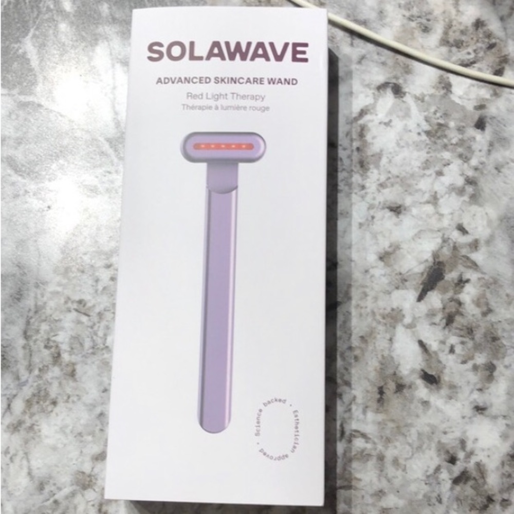 NEW - Solawave 4-in-1 Radiant Renewal Wand, Red Light LED facial Wand